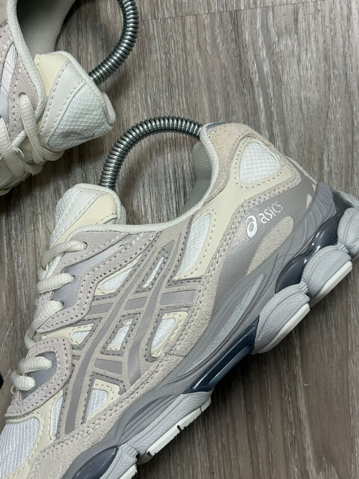 TÊNIS ASICS GEL NYC - BEGE