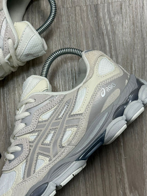 TÊNIS ASICS GEL NYC - BEGE
