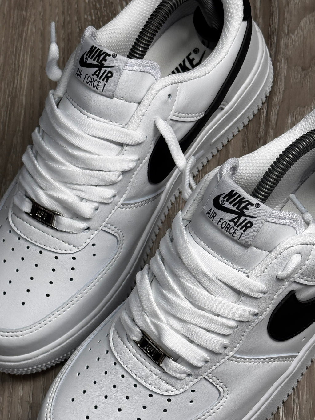 TÊNIS NK AIR FORCE 1 - BRANCO/PRETO