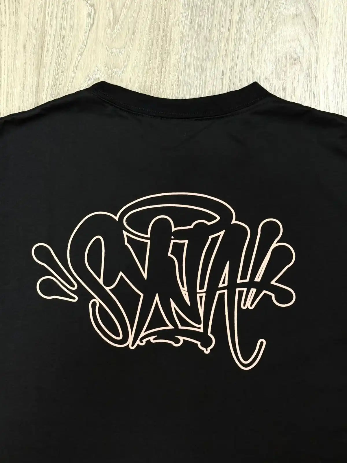 CAMISETA SYNA NO GIMMICKS - PRETA ROSE