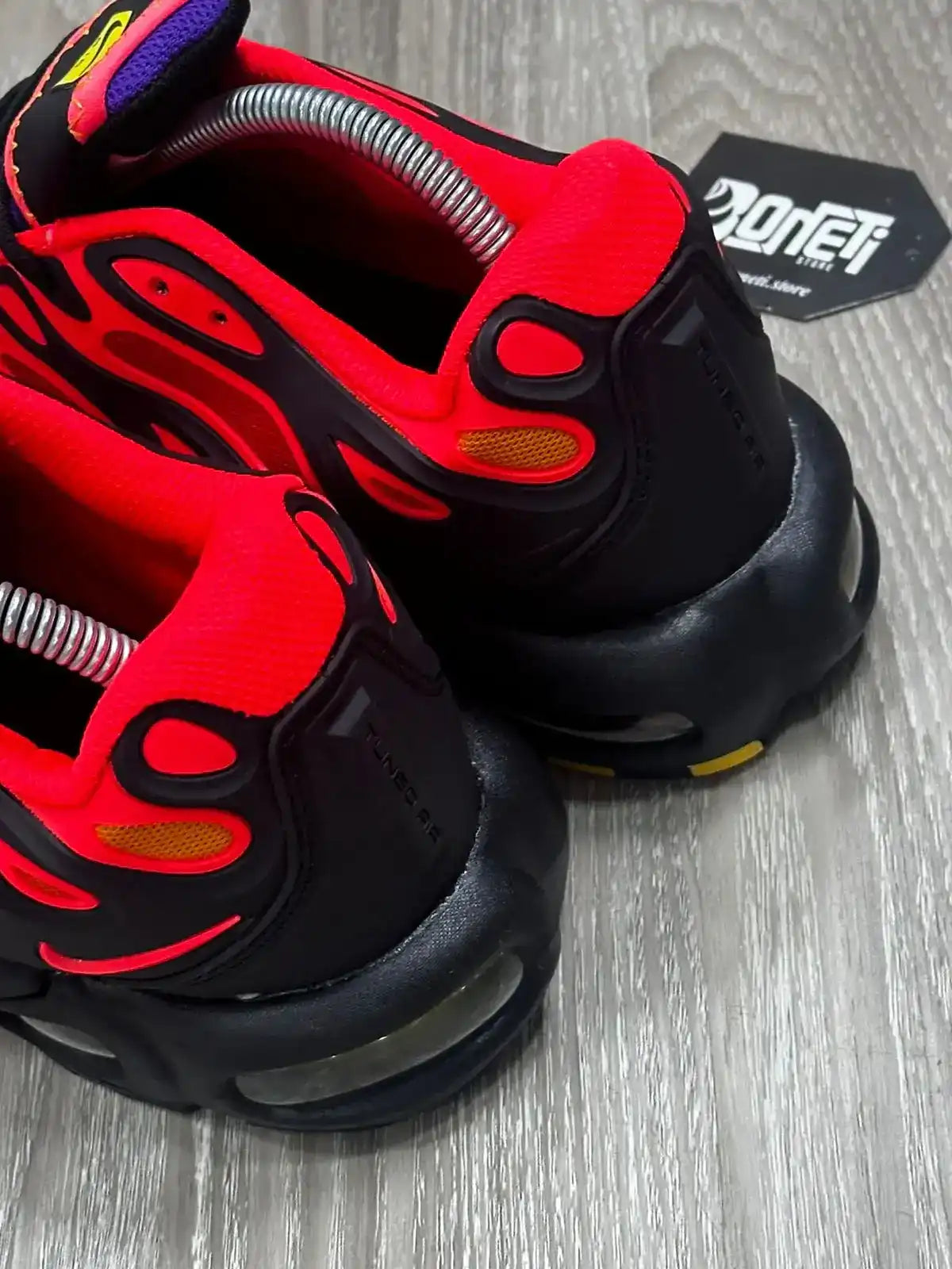 TÊNIS NK AIR MAX PLUS TN - DRIFT RED
