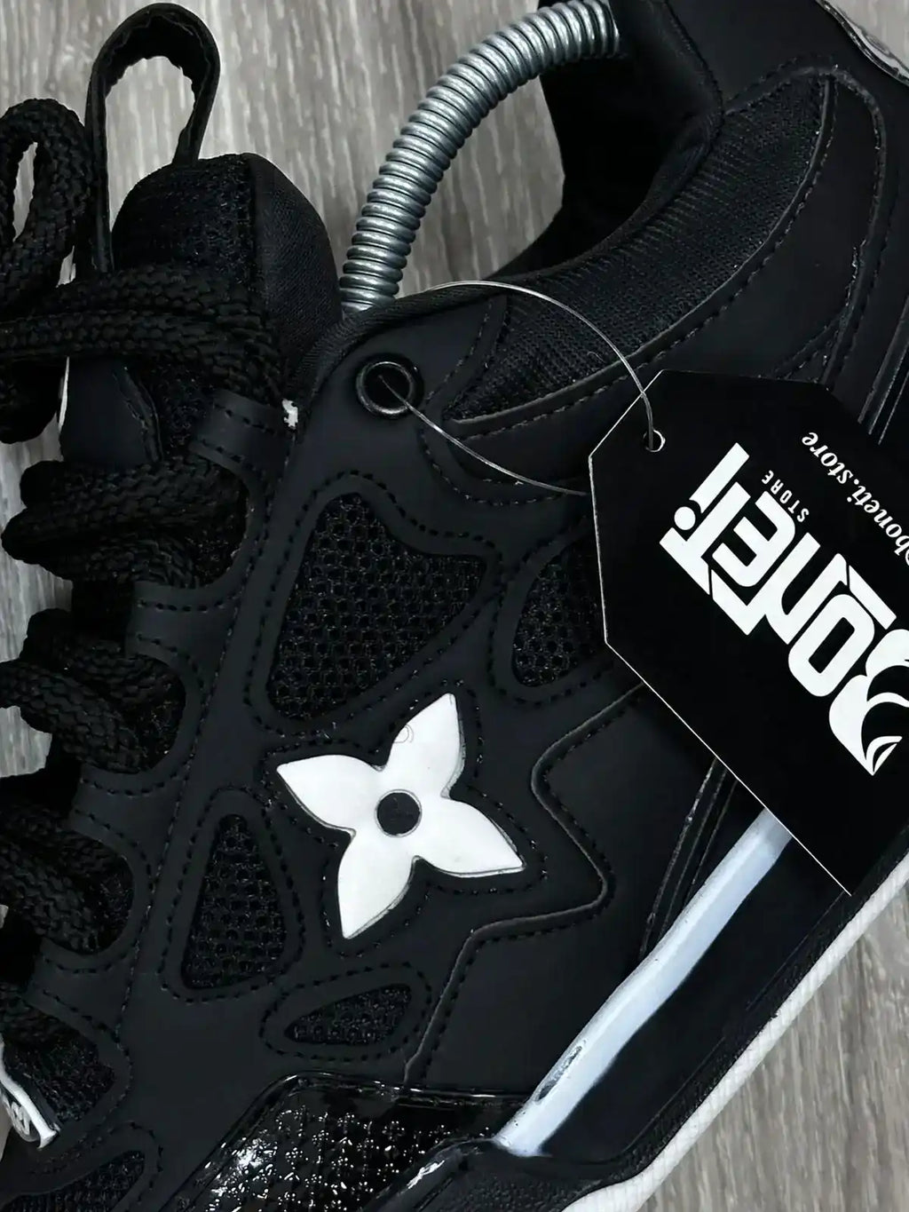 TÊNIS LV SKT - PRETO/BRANCO