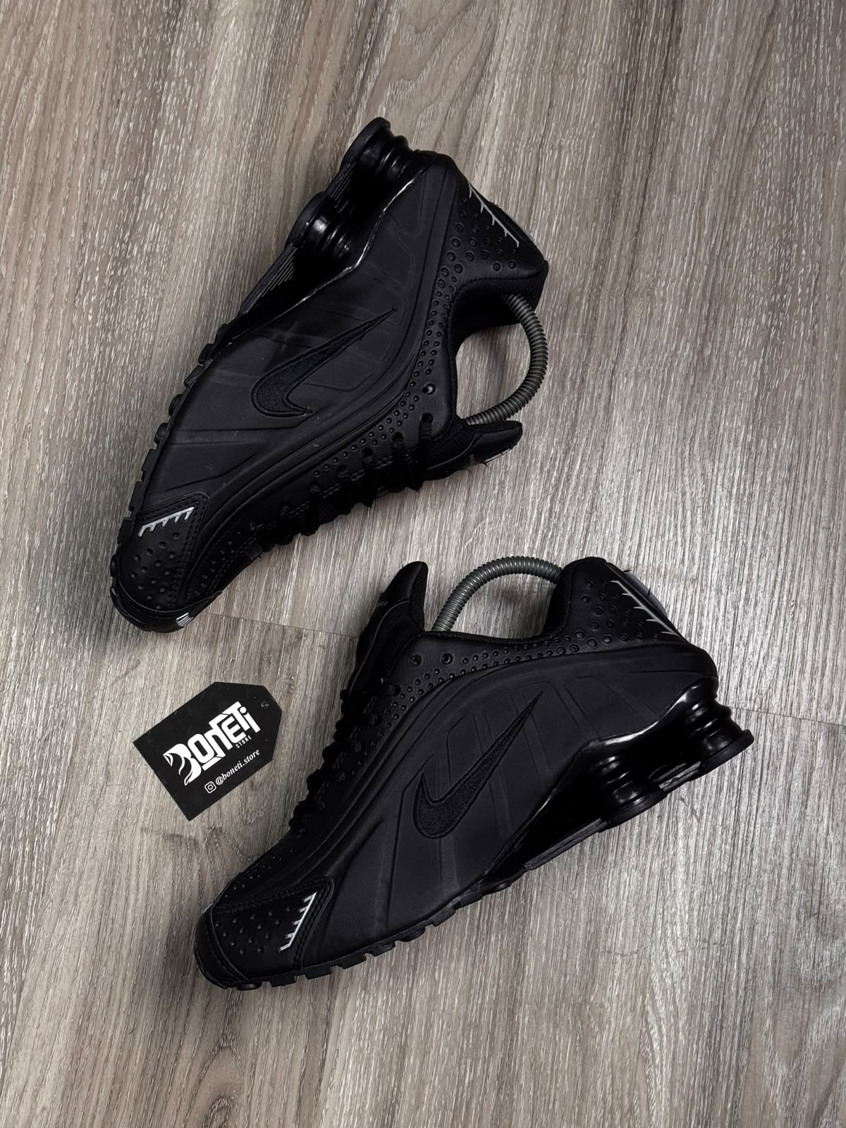 TÊNIS NK SHOX R4 - ALL BLACK