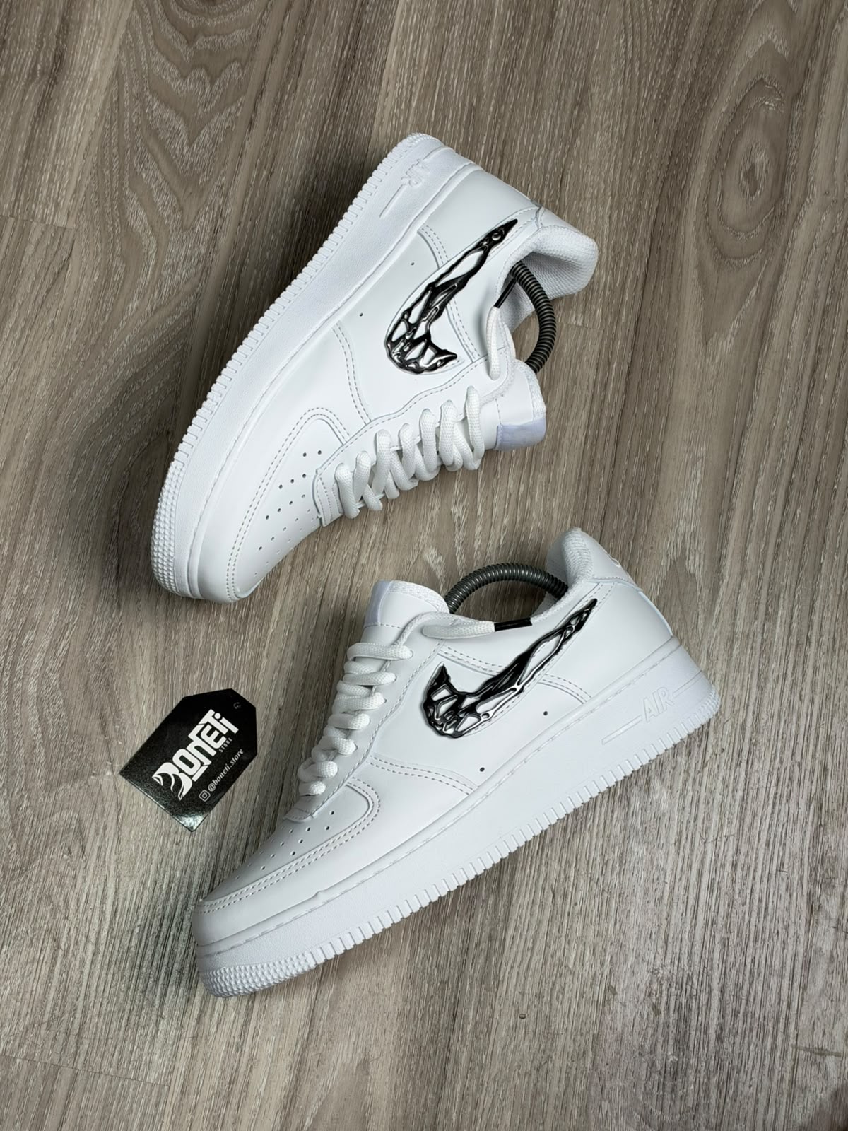 TÊNIS NK FORCE 1 LIQUID METAL SWOOSH - BRANCO