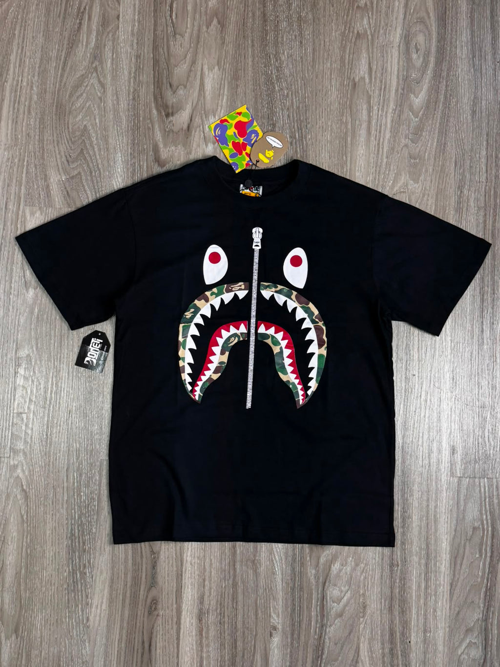 CAMISETA BAPE SHARK MULTI COLOR - PRETA