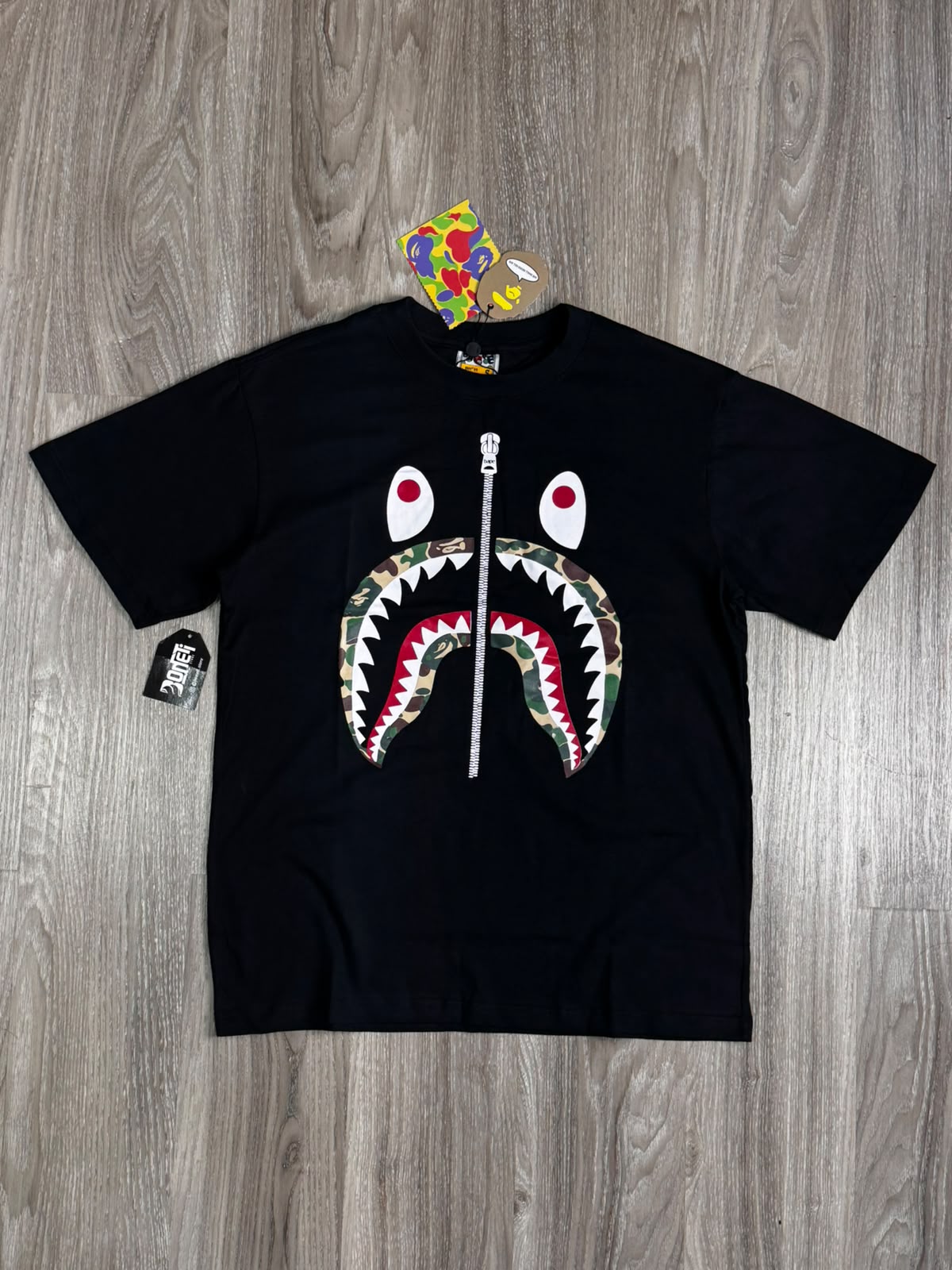 CAMISETA BAPE SHARK MULTI COLOR - PRETA