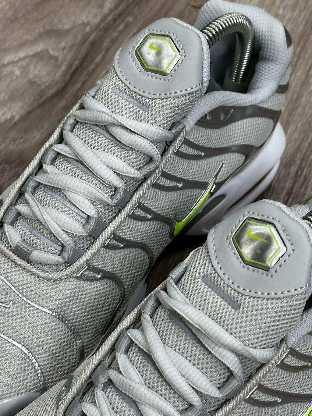 TÊNIS NK AIR MAX PLUS TN - WOLF GREEN