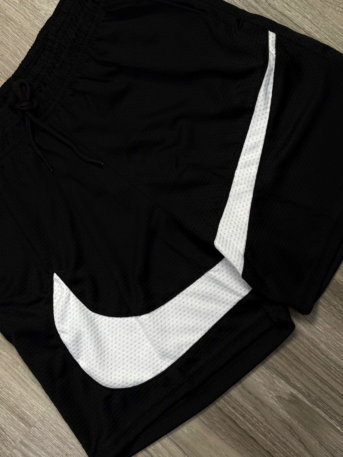 SHORTS AERODRY NK SWOOSH MIDDLE - PRETO