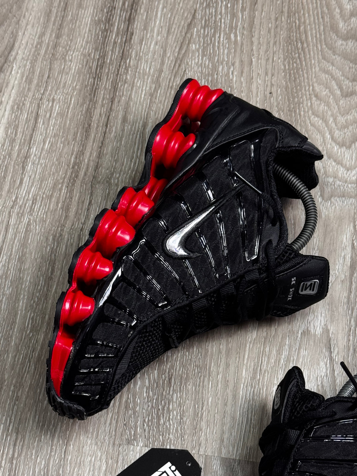 TÊNIS NK SHOX TL 12 MOLAS X SKEPTA - BLACK RED
