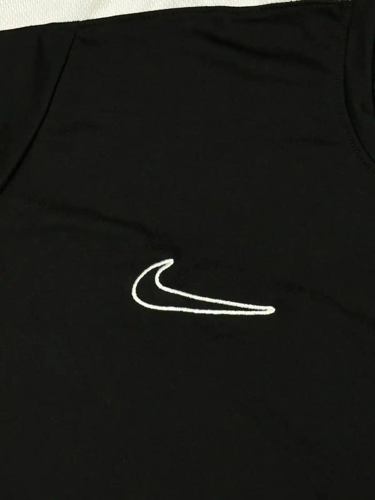 CAMISETA ACADEMY 2023 NK - PRETO E BRANCO