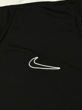CAMISETA ACADEMY 2023 NK - PRETO E BRANCO