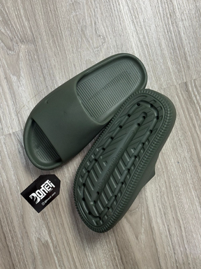CHINELO SLIDE NK CALM - VERDE MILITAR