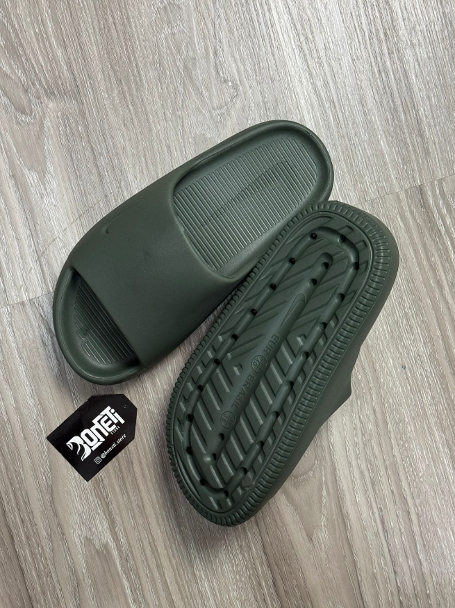 CHINELO SLIDE NK CALM - VERDE MILITAR