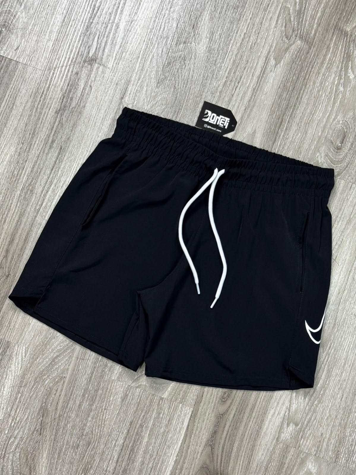 SHORTS TACTEL NK SWOOSH VAZADO VERTICAL - PRETO