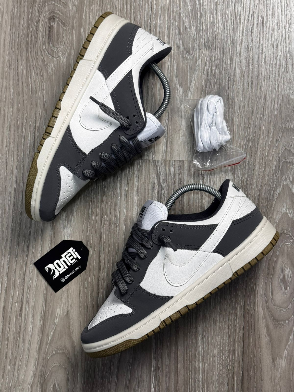 TÊNIS NK DUNK - CINZA E BRANCO