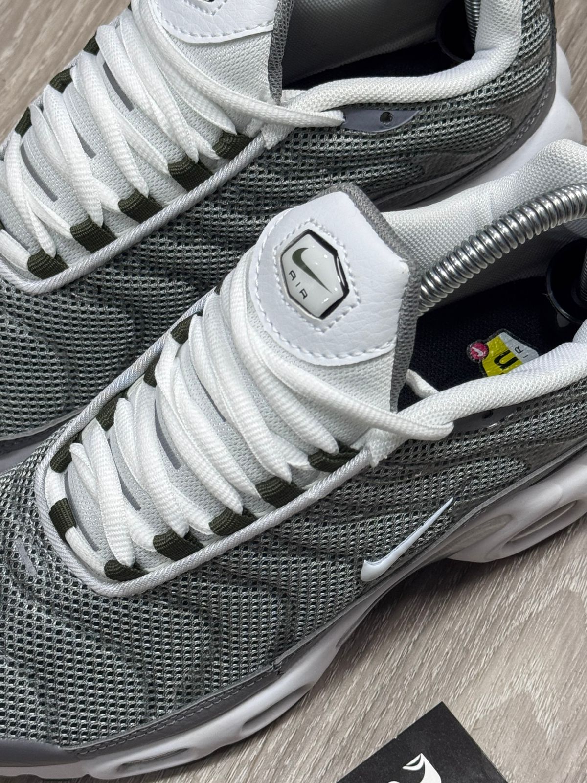 TÊNIS NK AIR MAX PLUS TN - FLAT PEWTER