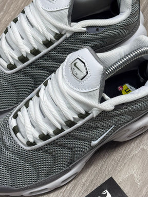 TÊNIS NK AIR MAX PLUS TN - FLAT PEWTER