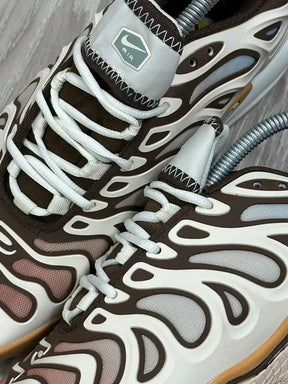 TÊNIS NK AIR MAX PLUS TN - DRIFT CACAO