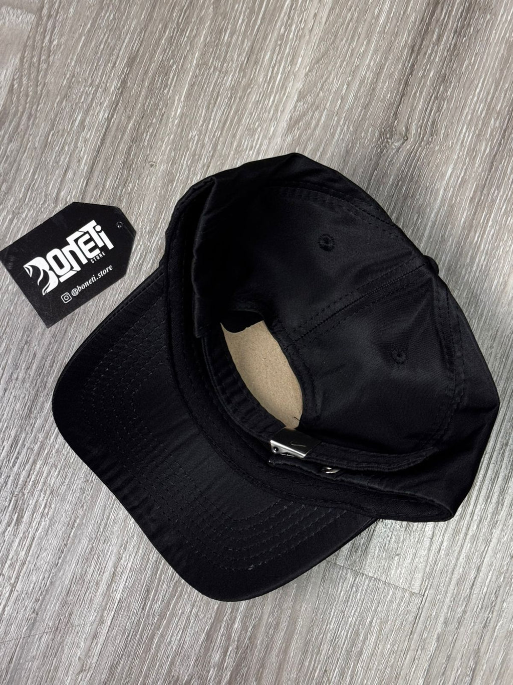 BONÉ NK SWOOSH METAL - PRETO