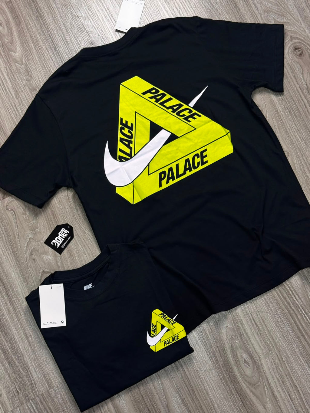 CAMISETA NK X PALACE - PRETA