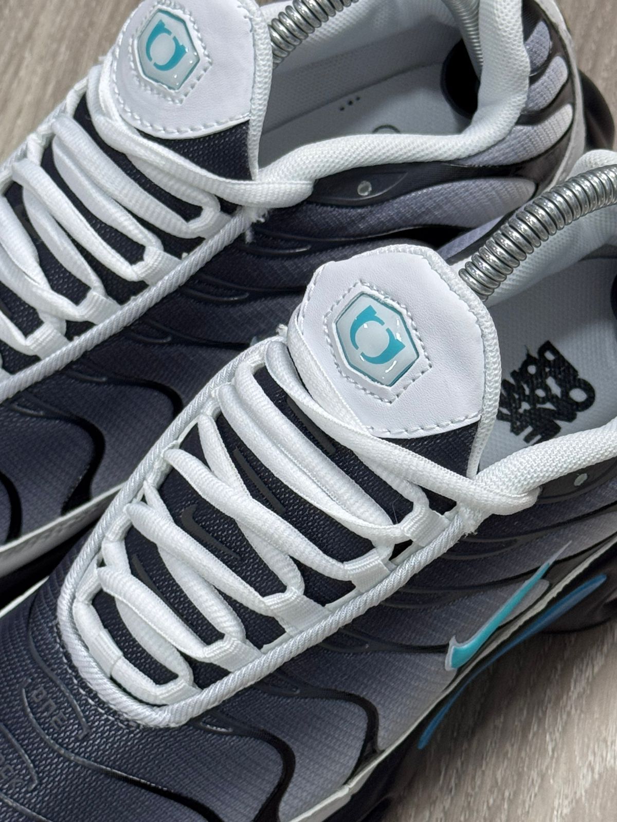 TÊNIS NK AIR MAX PLUS TN - ONE BLOCK DOWN
