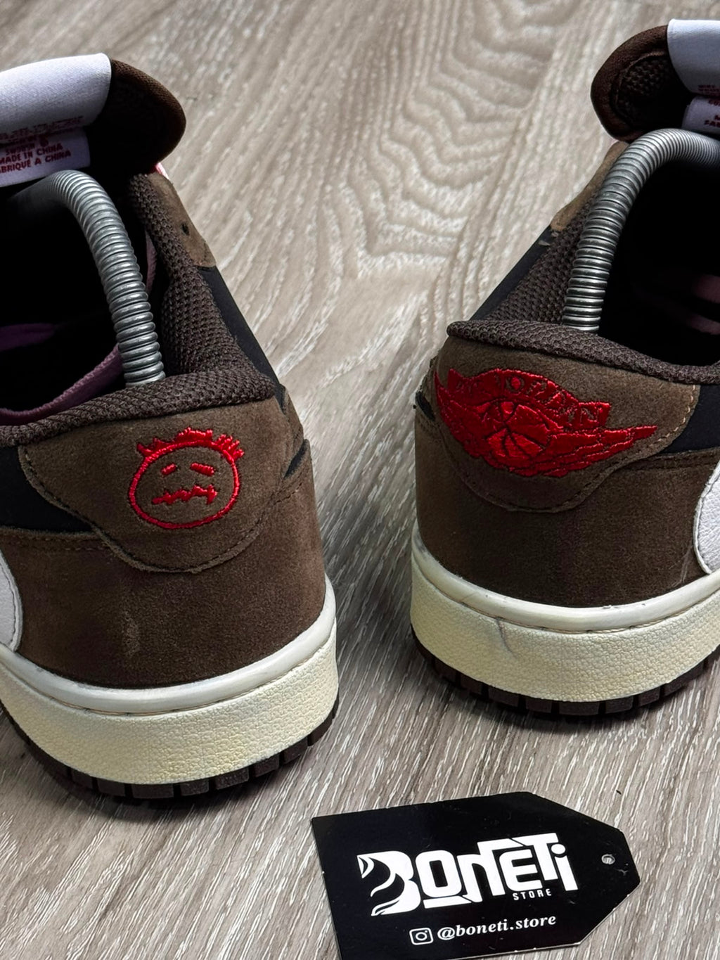 TÊNIS NK JORDAN 1 X TRAVIS - MOCHA