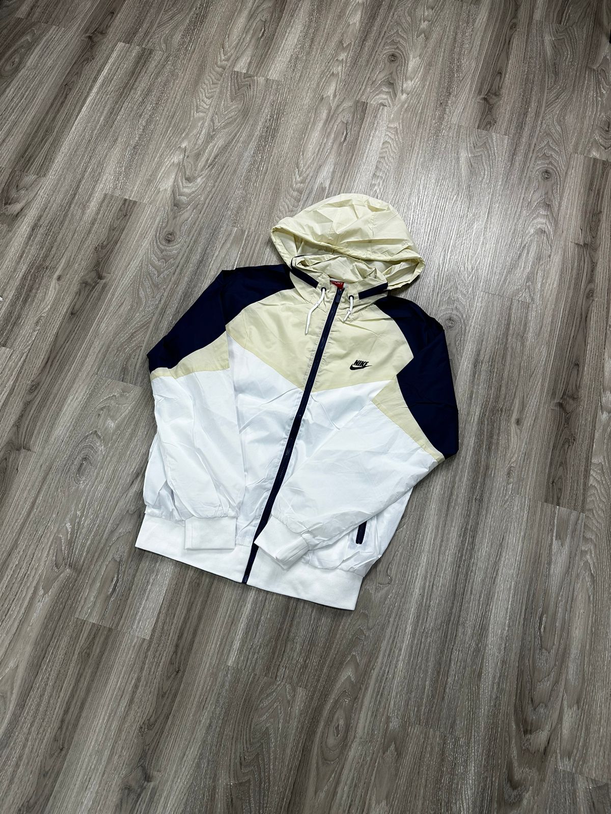 CORTA VENTO NIKE WINDRUNNER - BRANCO/CREME