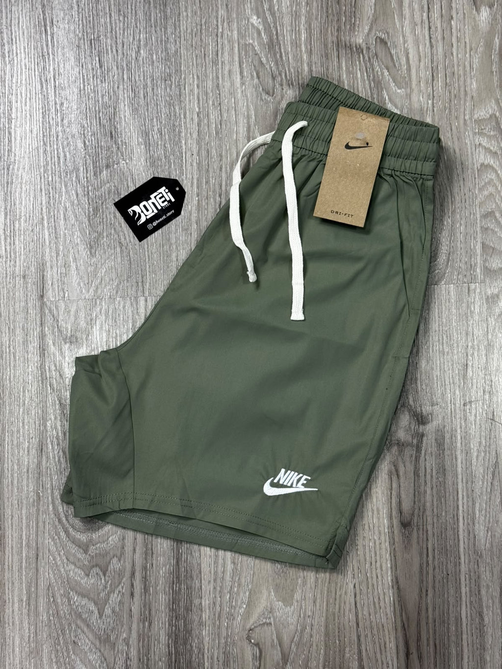 SHORTS TACTEL NK CLUB BORDADO - VERDE MILITAR