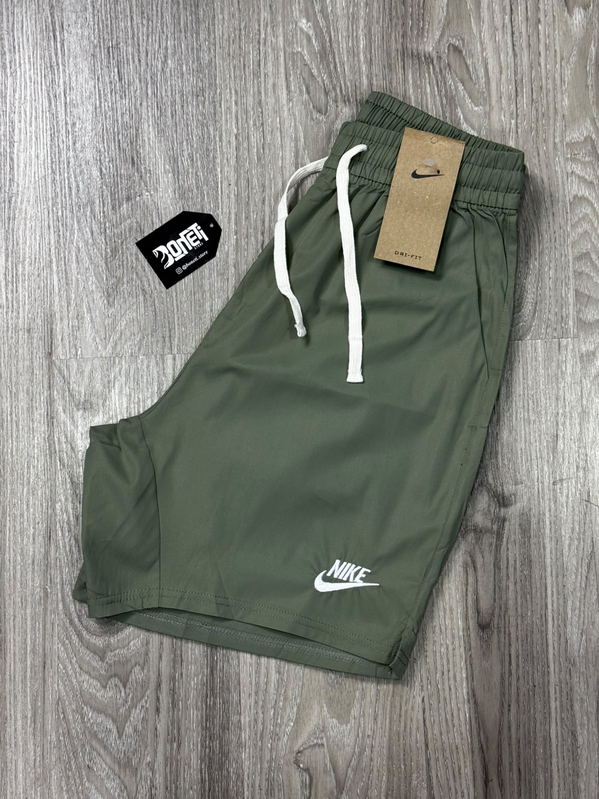 SHORTS TACTEL NK CLUB BORDADO - VERDE MILITAR