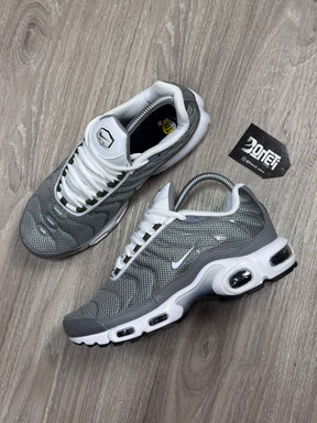 TÊNIS NK AIR MAX PLUS TN - FLAT PEWTER