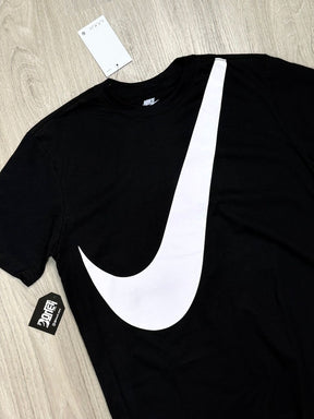 CAMISETA NK BIG LOGO - PRETA