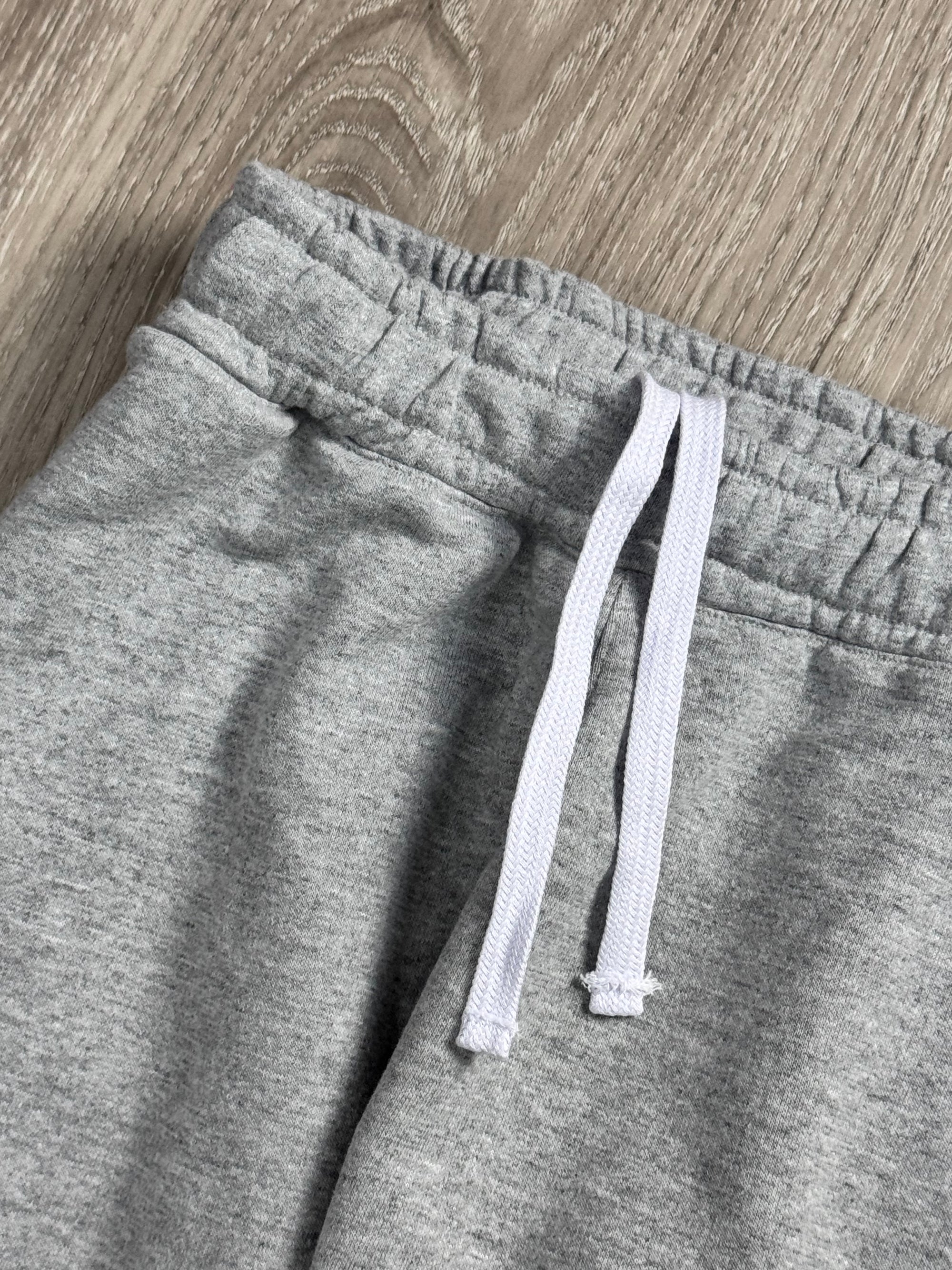 SHORTS MOLETOM NK BIG SWOOSH - CINZA