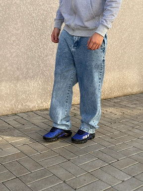CALÇA JEANS CLARA CORTE RETO LISA