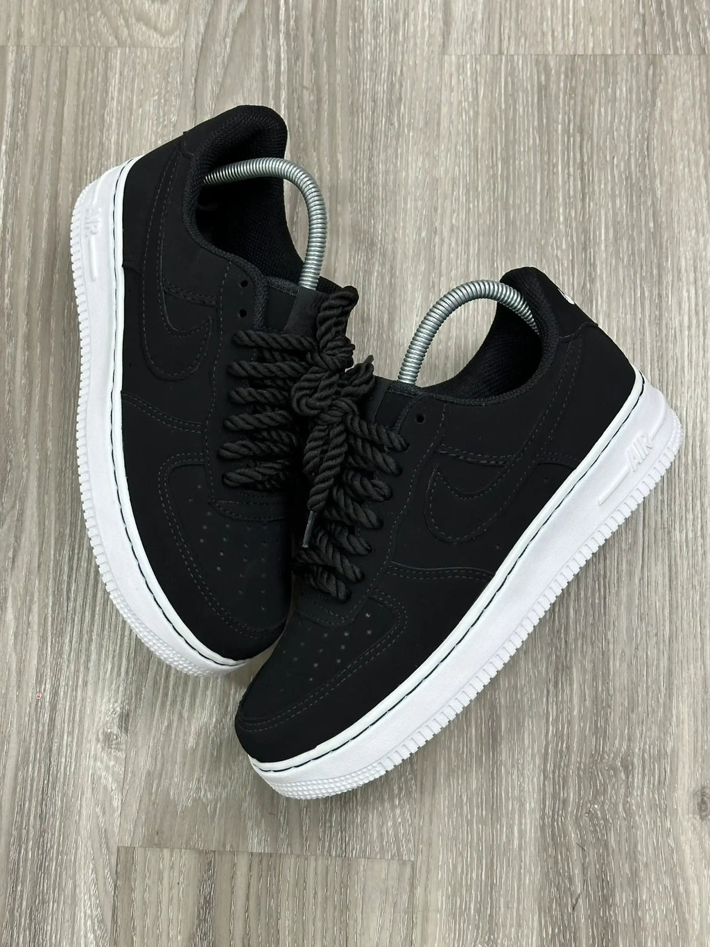 TÊNIS NK AIR FORCE 1 NOBUCK - PRETO