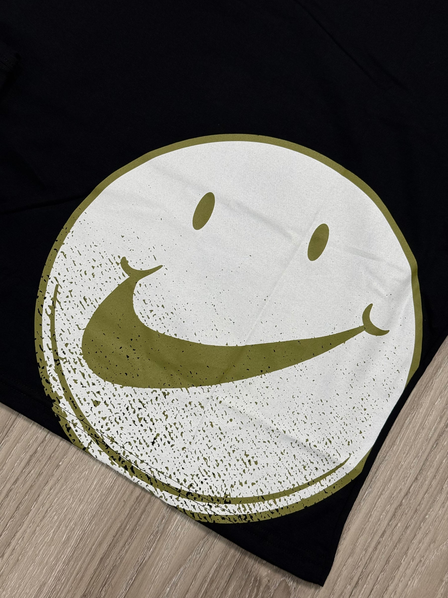 CAMISETA NK SMILE - PRETA