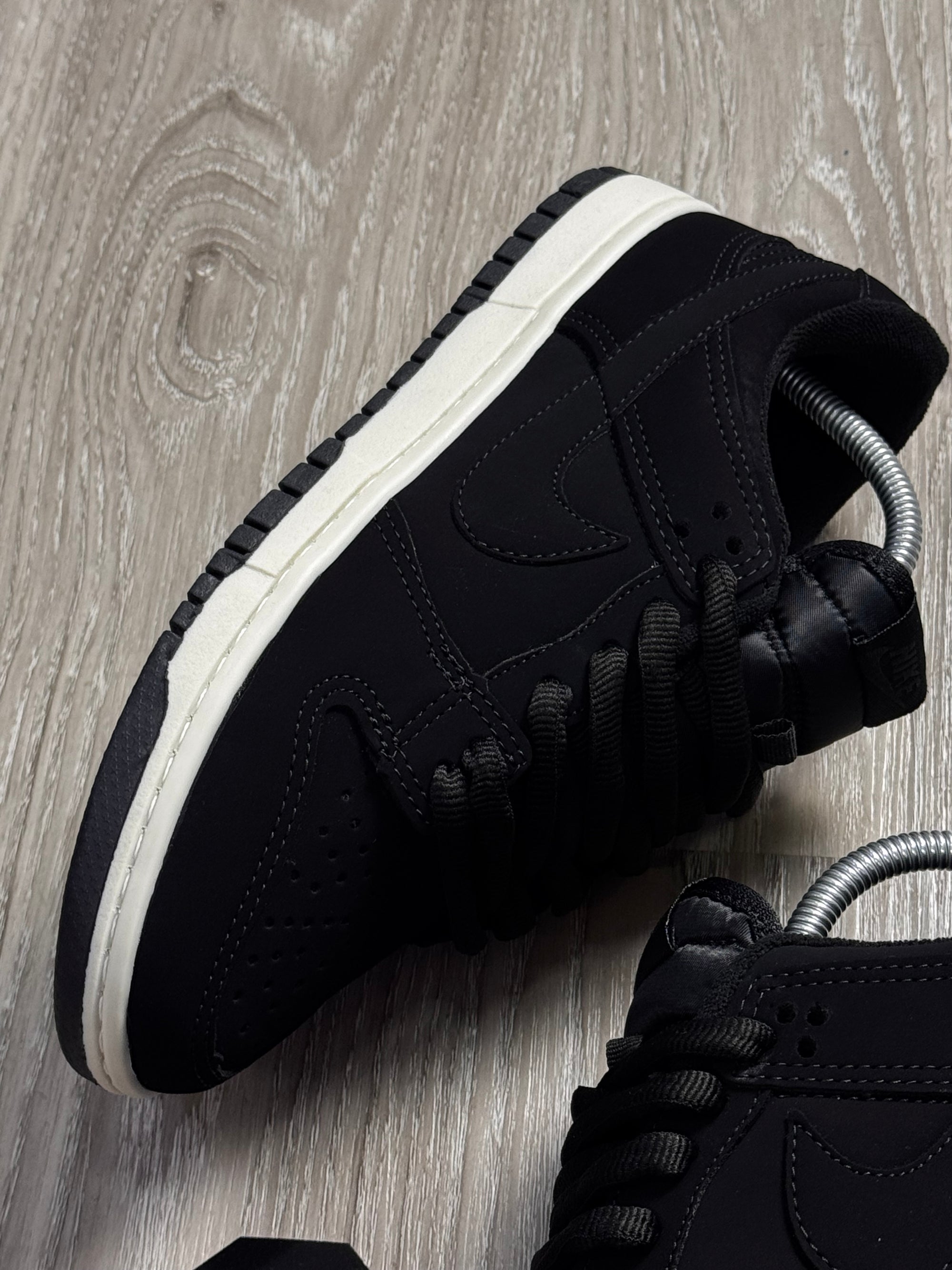 TÊNIS NK DUNK - NOBUCK SOLADO BLACK