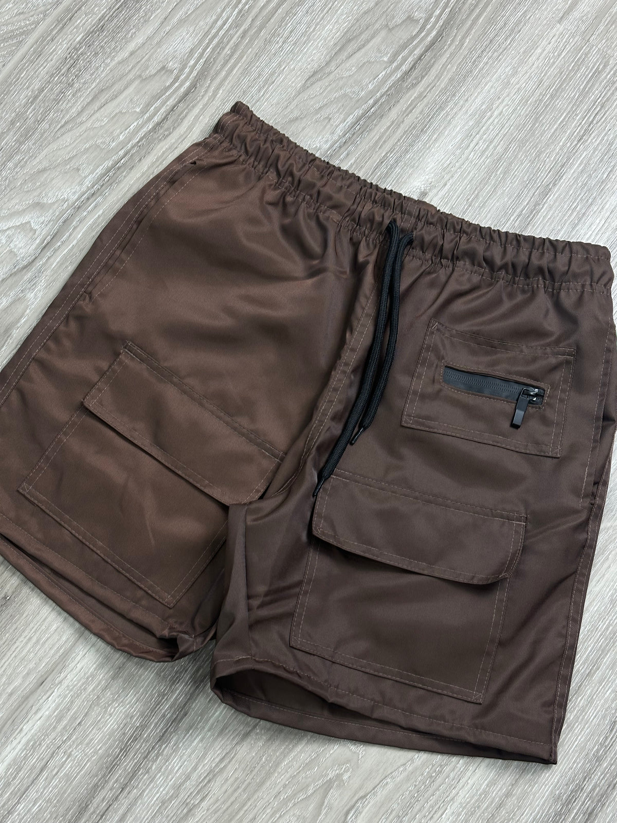 SHORTS TECNO - MARROM