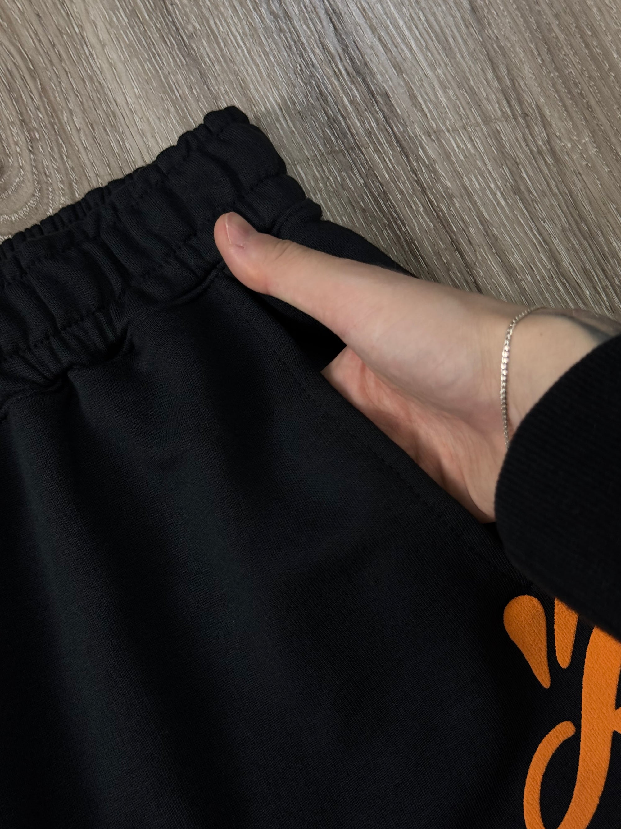 CONJUNTO SYNA WORLD MOLETOM - BLACK ORANGE