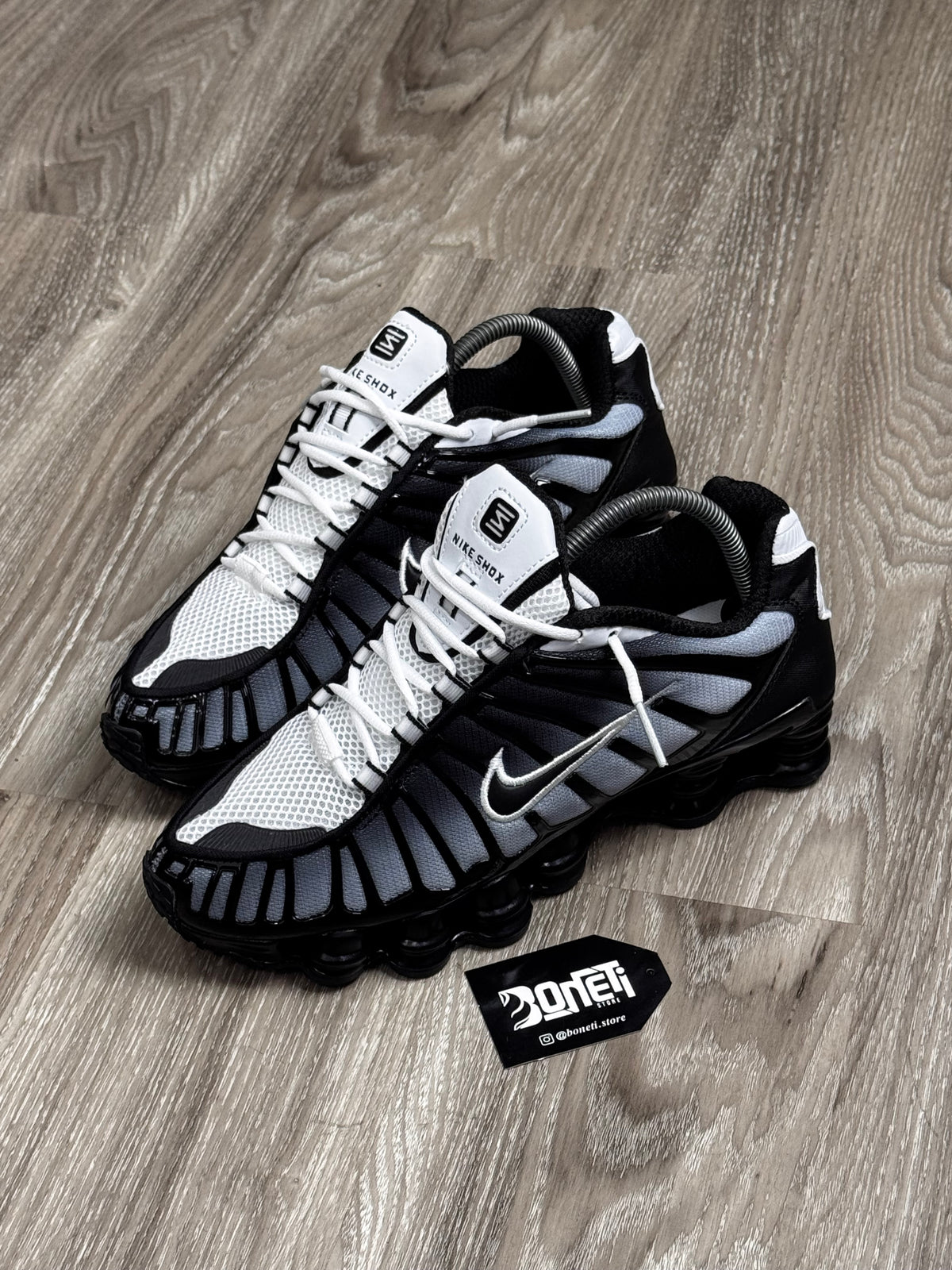 TÊNIS NK SHOX TL 12 MOLAS - BLACK PURE PLATINUM WHITE