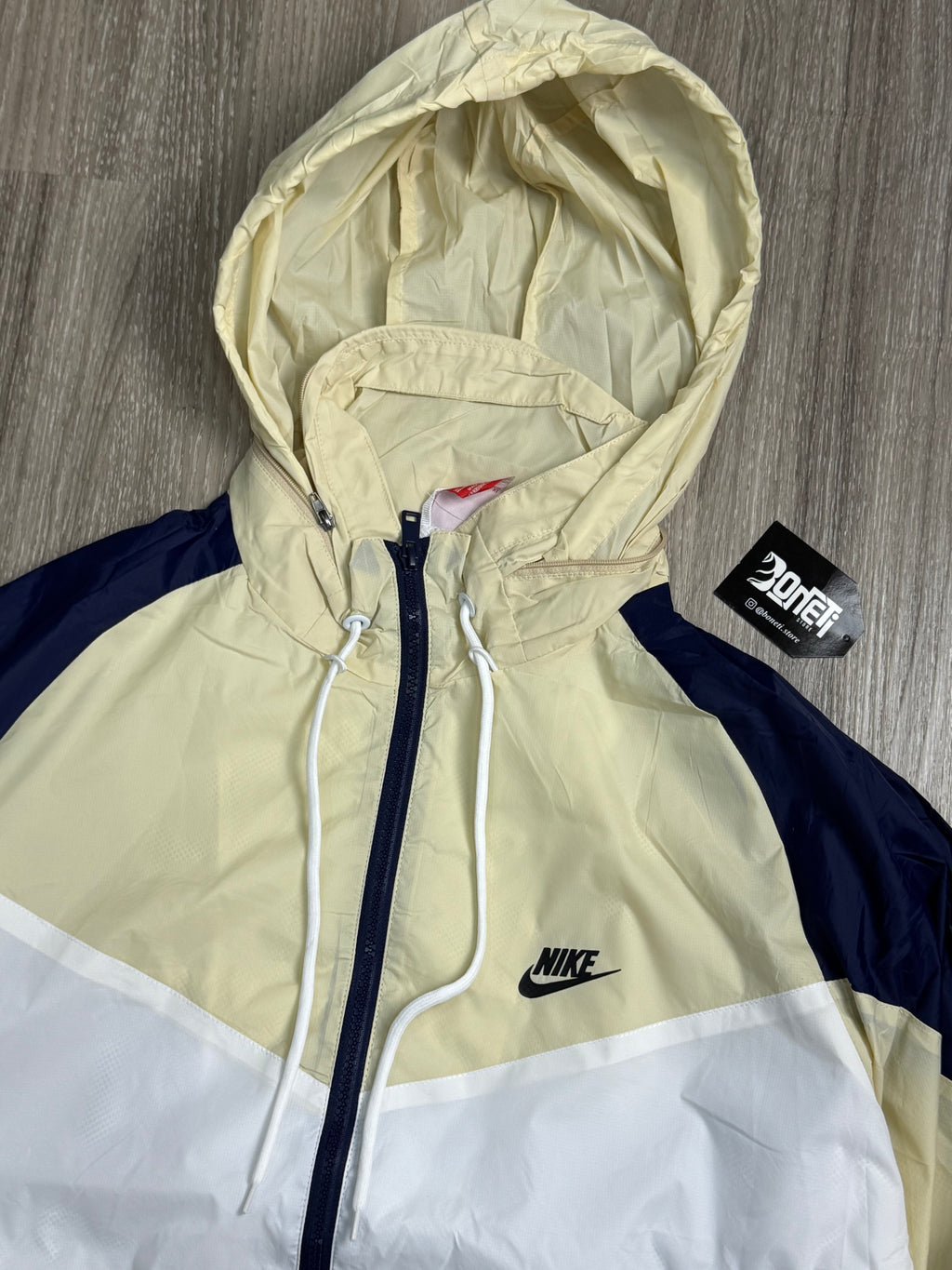 CORTA VENTO NK WINDRUNNER - CREME/AZUL