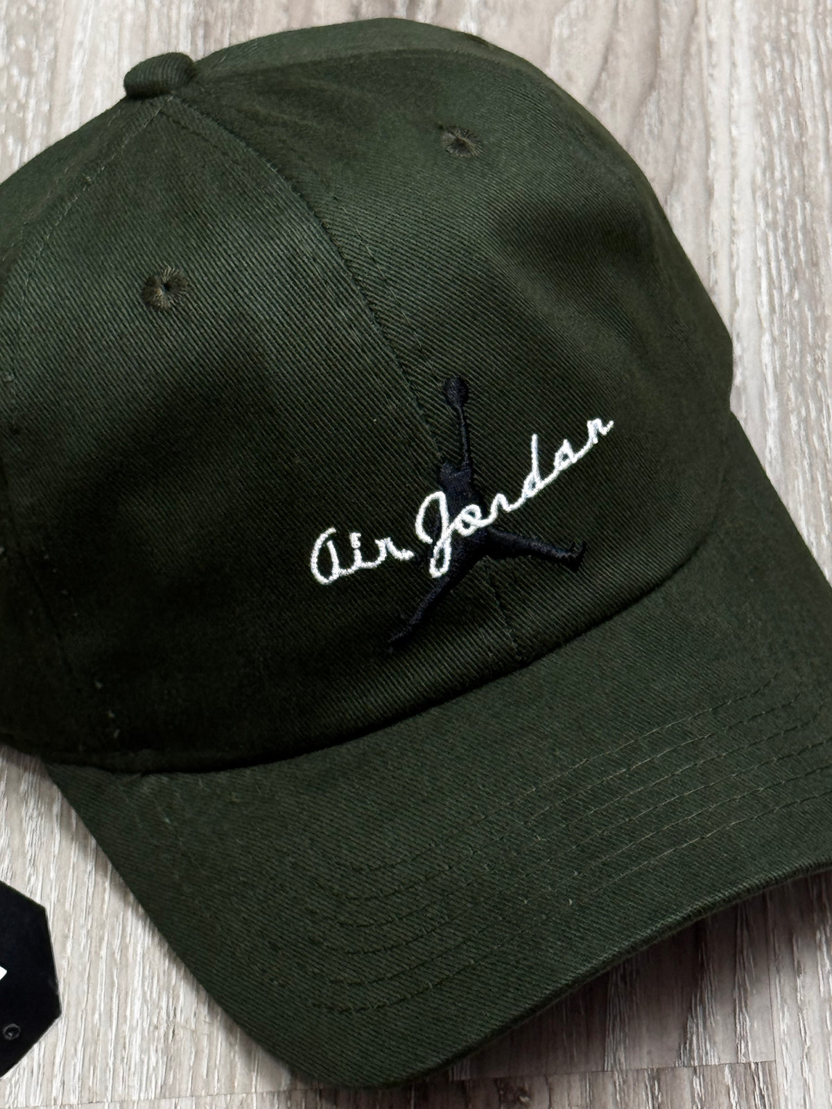 BONÉ AIR JORDAN CLUB SCRIPT - VERDE MILITAR