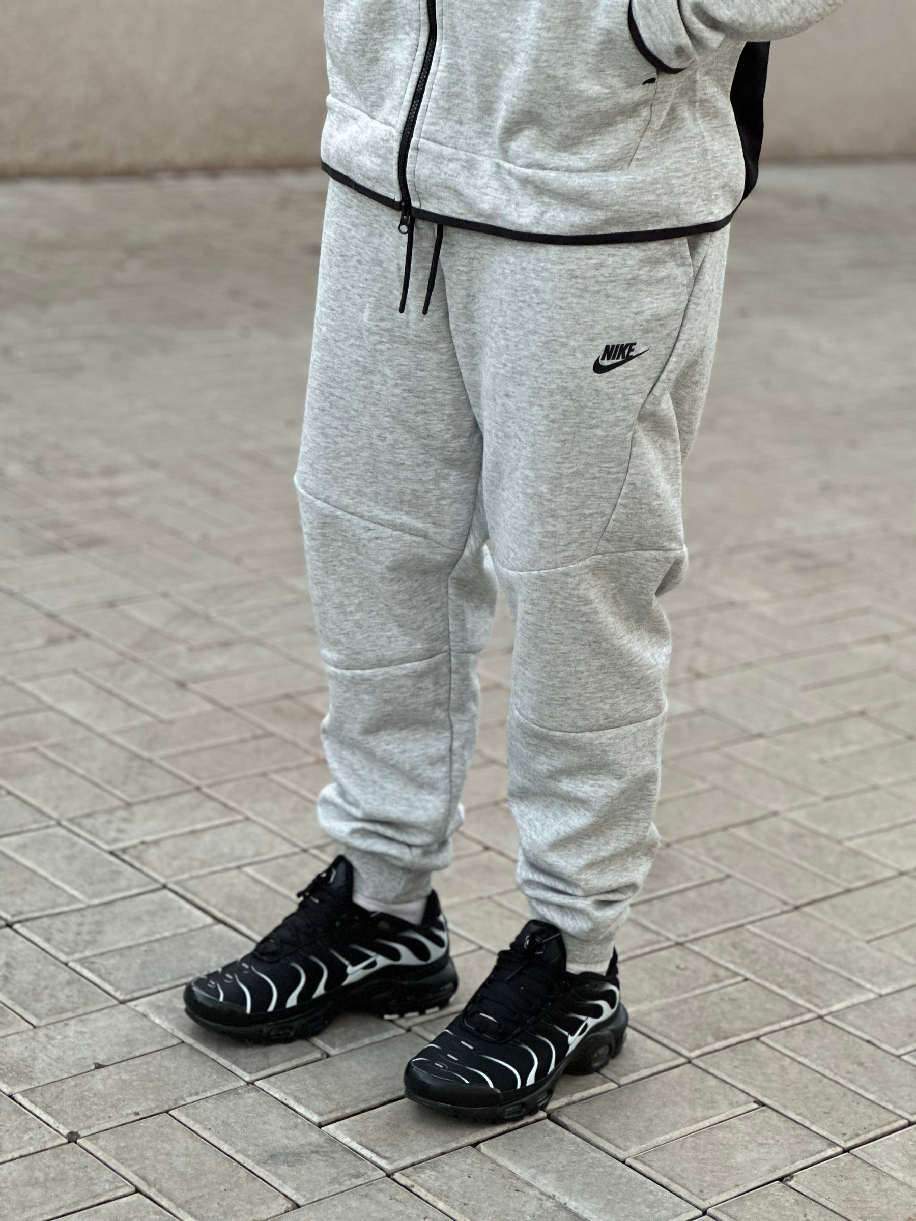 CONJUNTO TECH FLEECE NK - CINZA/PRETO