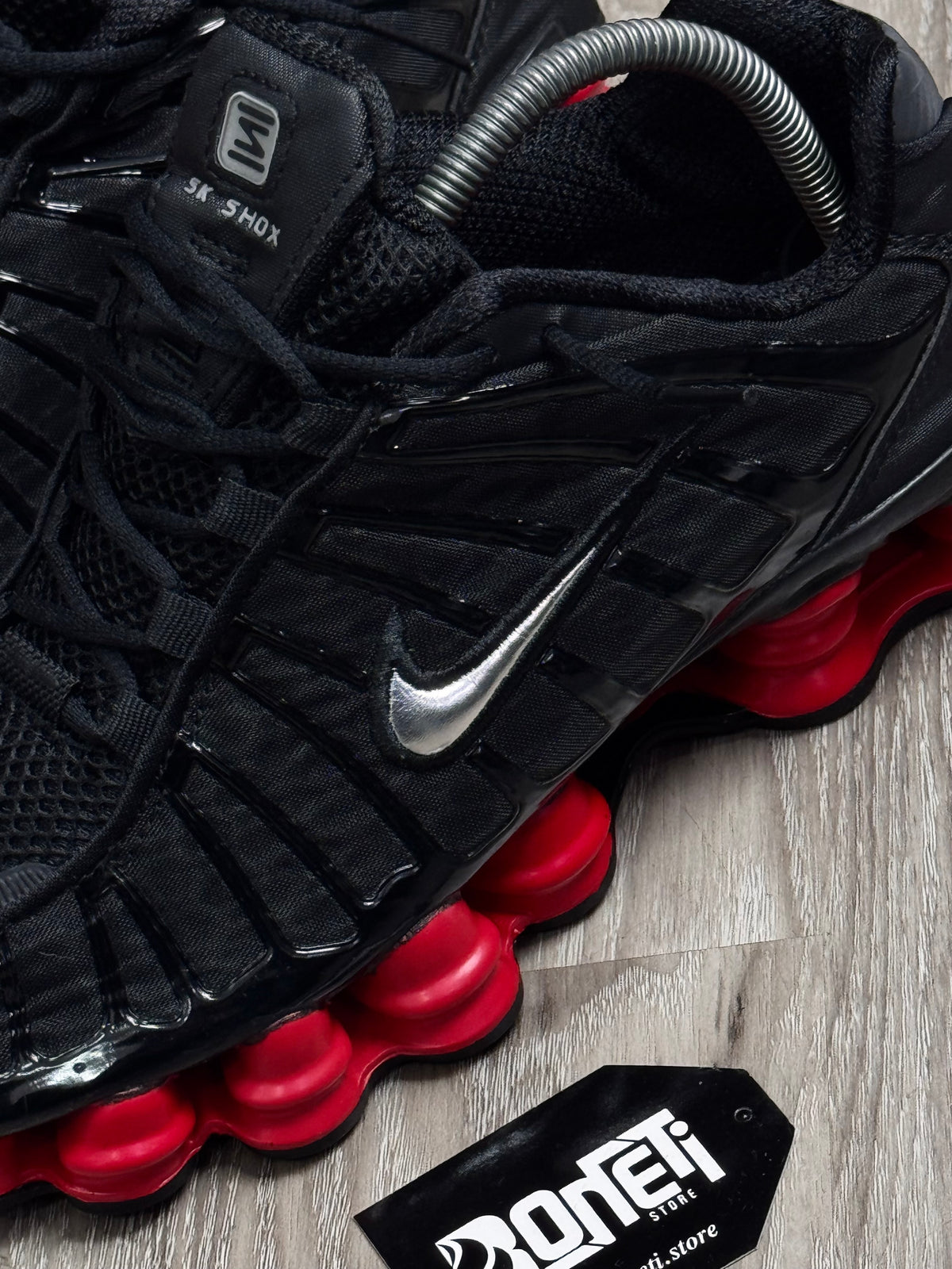 TÊNIS NK SHOX TL 12 MOLAS X SKEPTA - BLACK RED