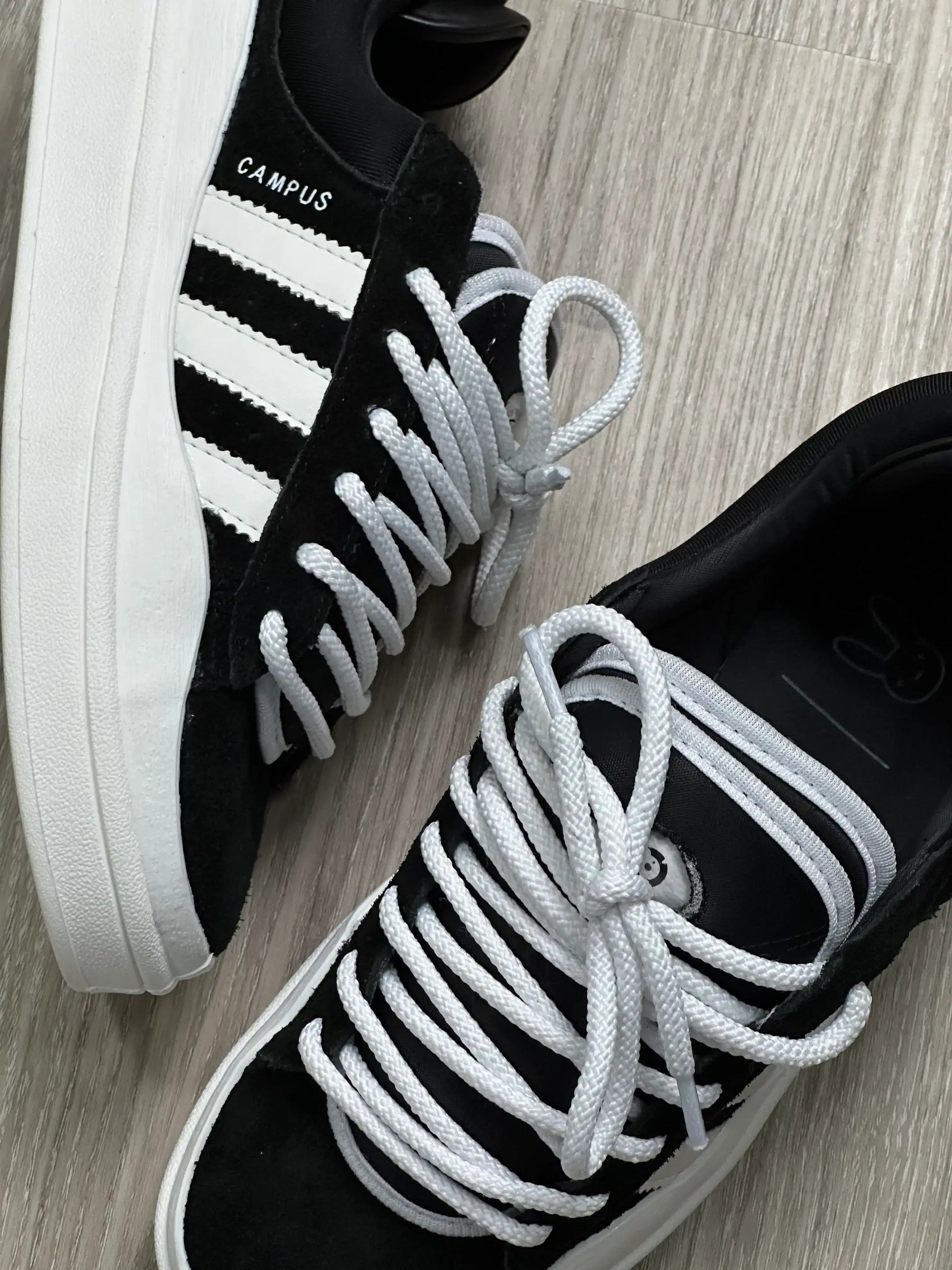 TÊNIS ADD CAMPUS X BADBUNNY - PRETO/BRANCO