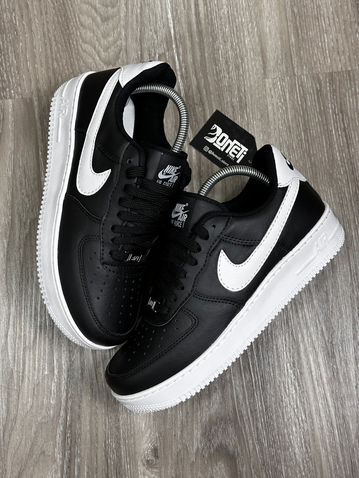 TÊNIS NK AIR FORCE 1 - PRETO E BRANCO