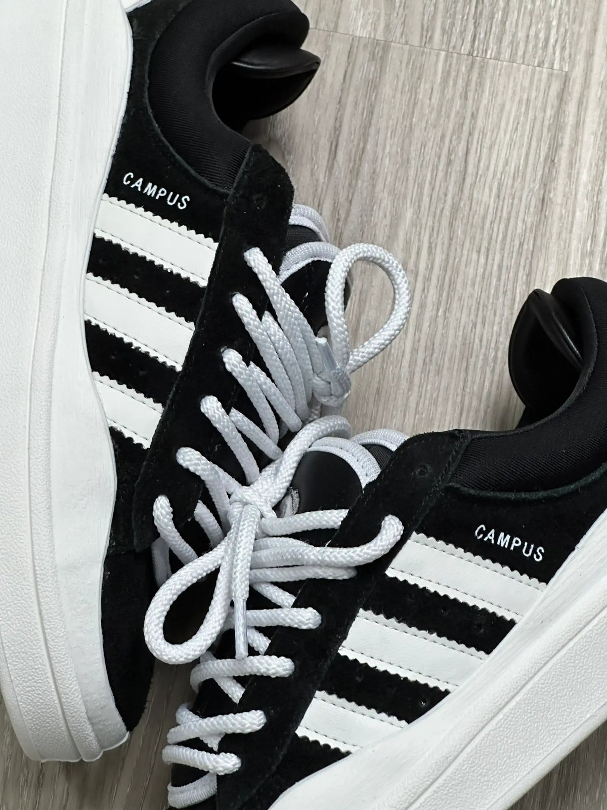 TÊNIS ADD CAMPUS X BADBUNNY - PRETO/BRANCO
