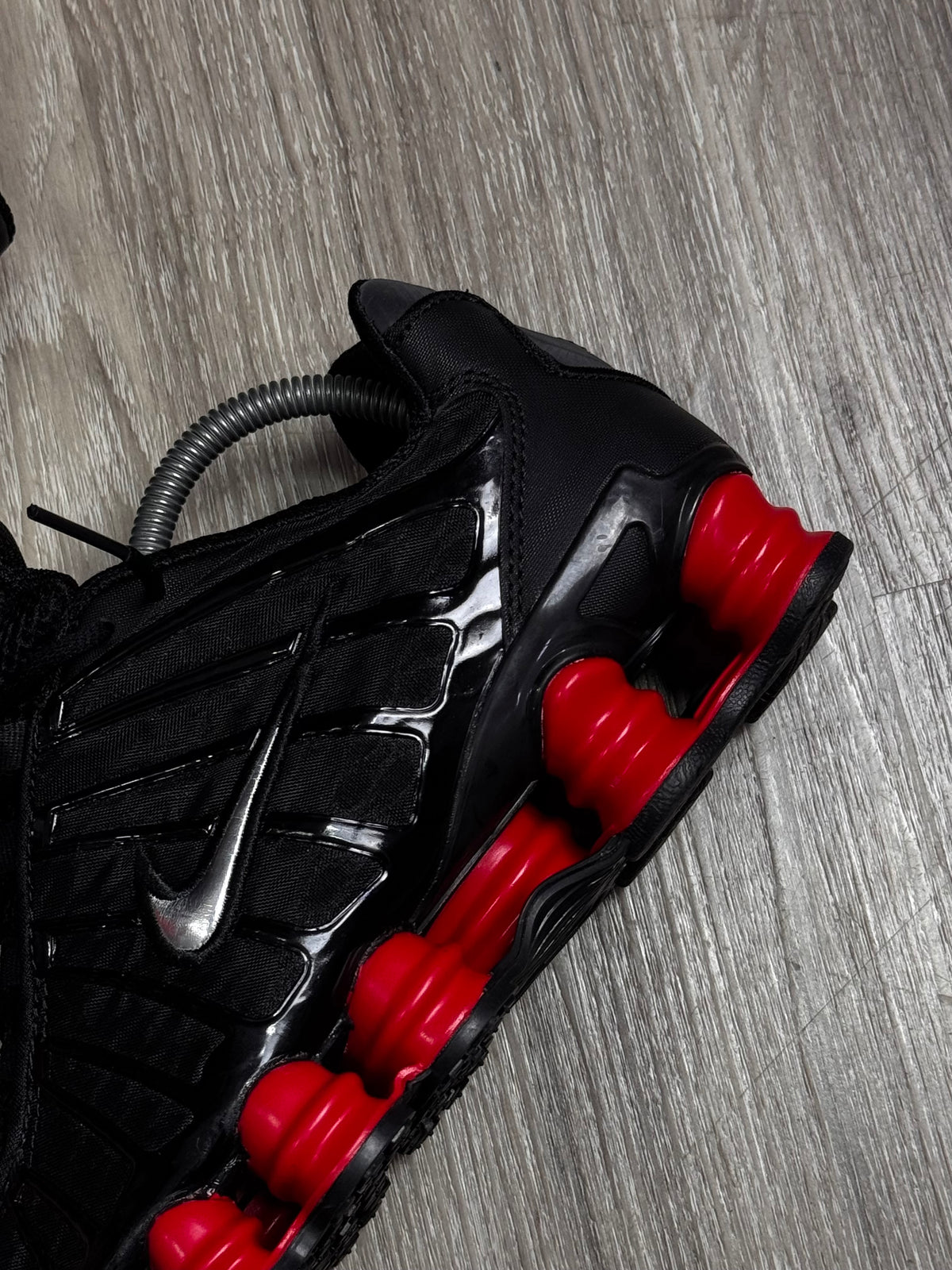 TÊNIS NK SHOX TL 12 MOLAS X SKEPTA - BLACK RED