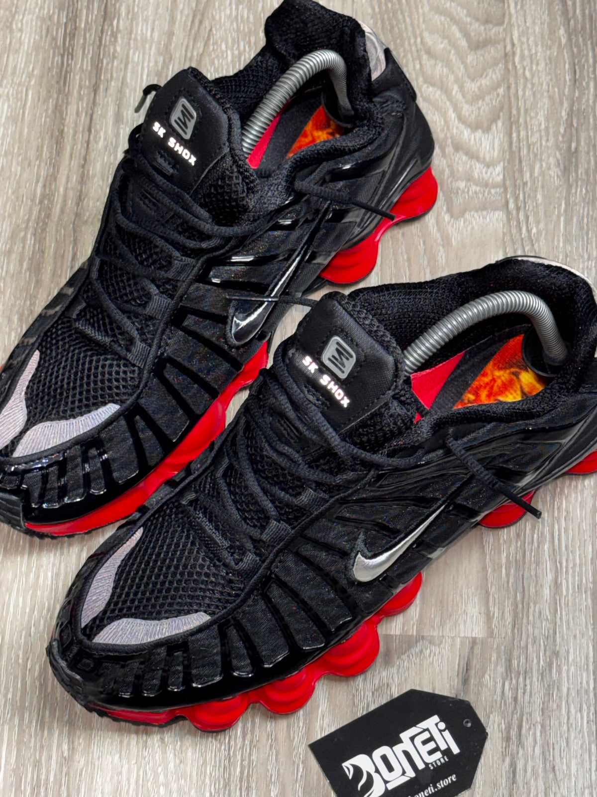 TÊNIS NK SHOX TL 12 MOLAS X SKEPTA - BLACK RED