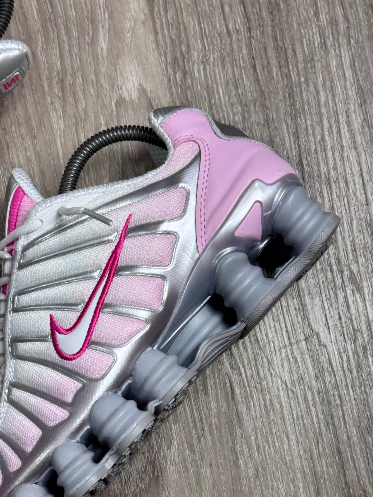 TÊNIS NK SHOX TL 12 MOLAS - METALLIC PLATINUM PINK FOAM