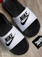 CHINELO SLIDE NK VICTORI - BLACK WHITE